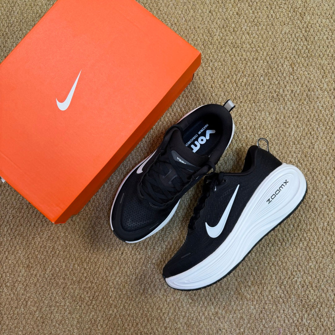 Nike Vomero 18 - Black/White