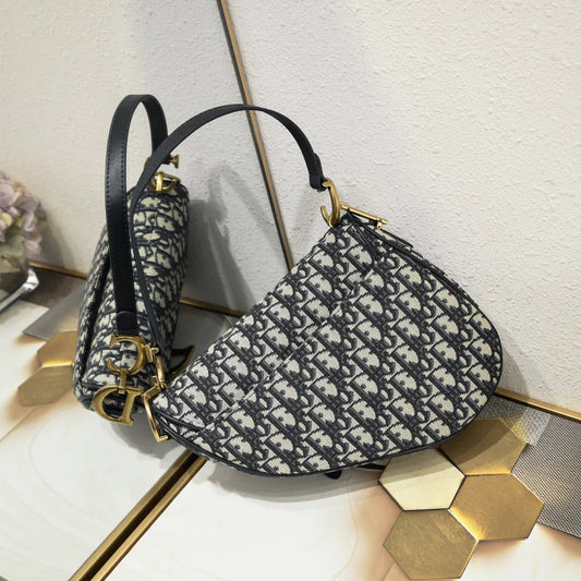 Bolsa Oblique Saddle Black 408082