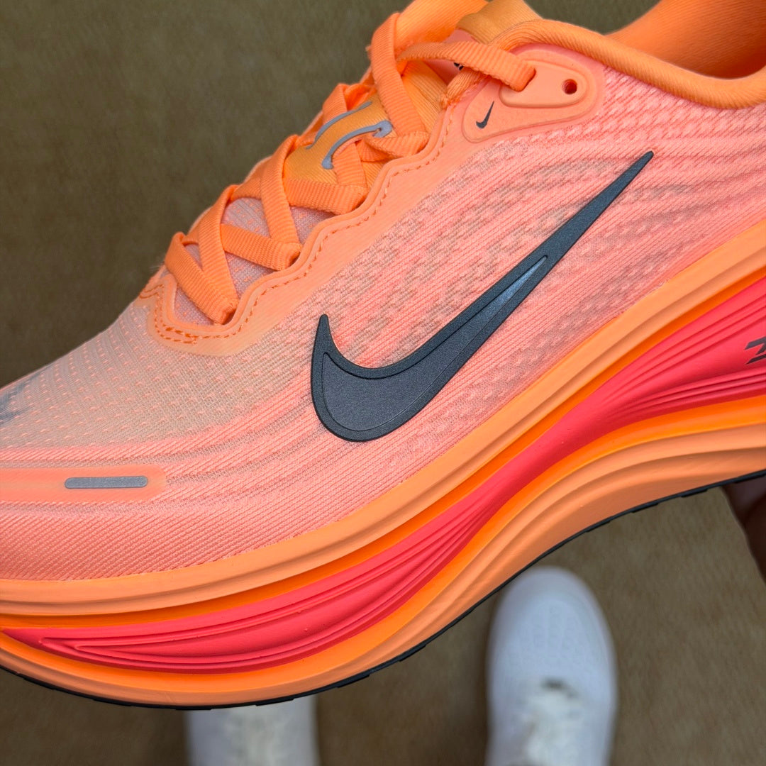 Nike Vomero 18 - Orange Pulse