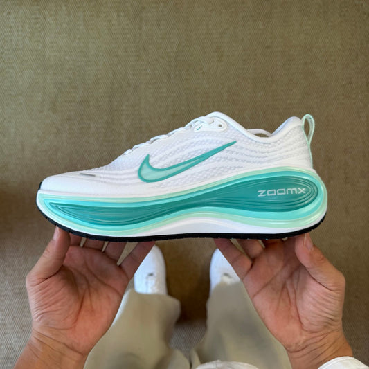 Nike Vomero 18 - White/Light Menthe