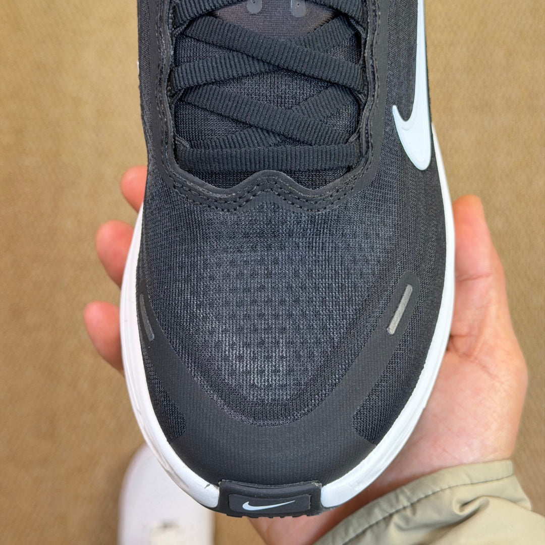 Nike Vomero 18 - Black/White
