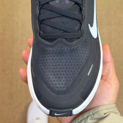 Nike Vomero 18 - Black/White