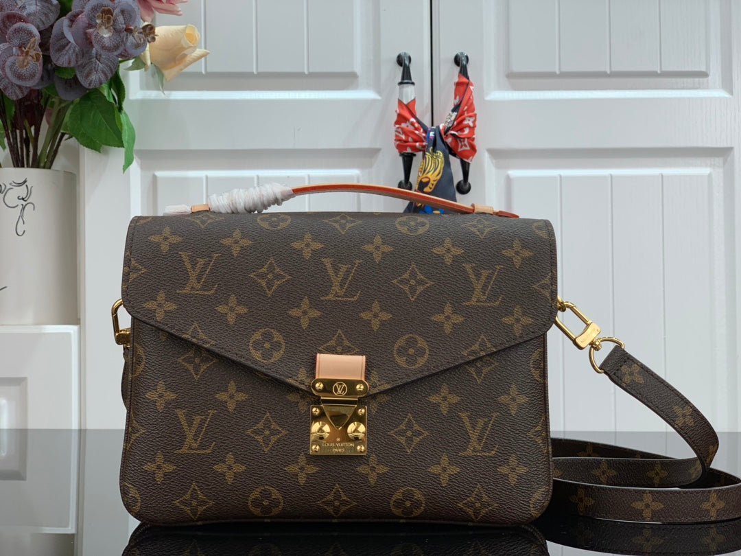 Bolsa Métis East West Monogram Canvas Brown