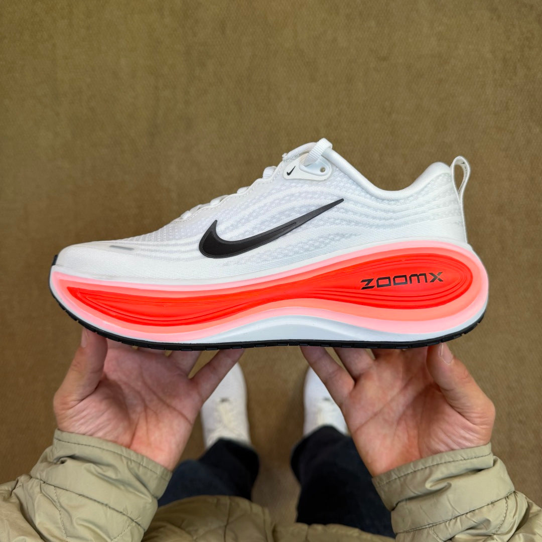 Nike Vomero 18 - White/Bright Crimson