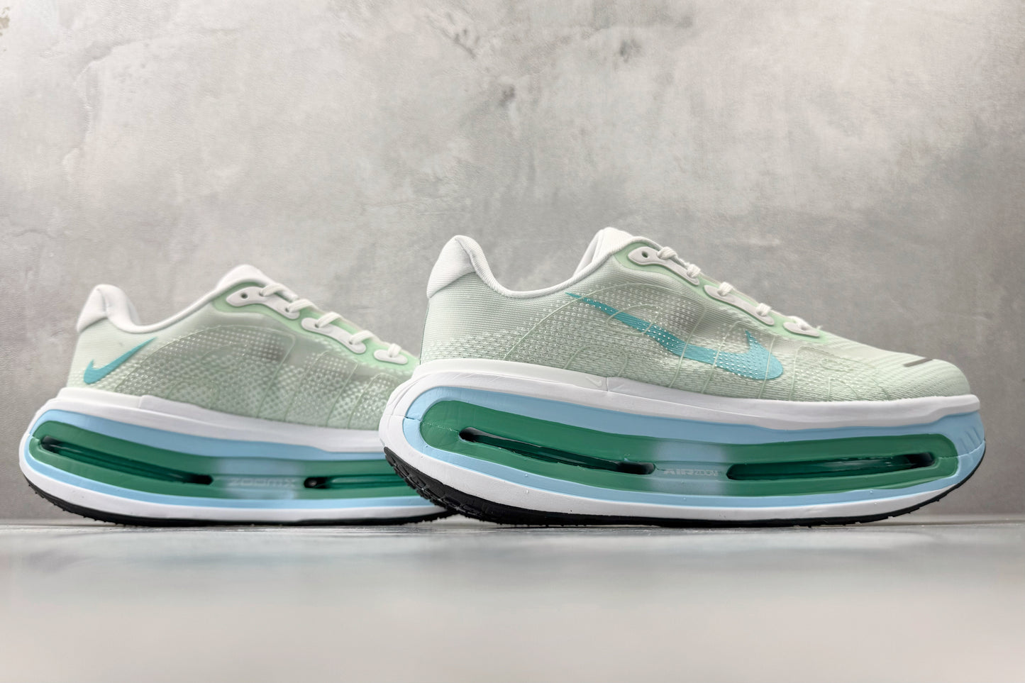 Nike Vomero Premium "Mint & Blue"