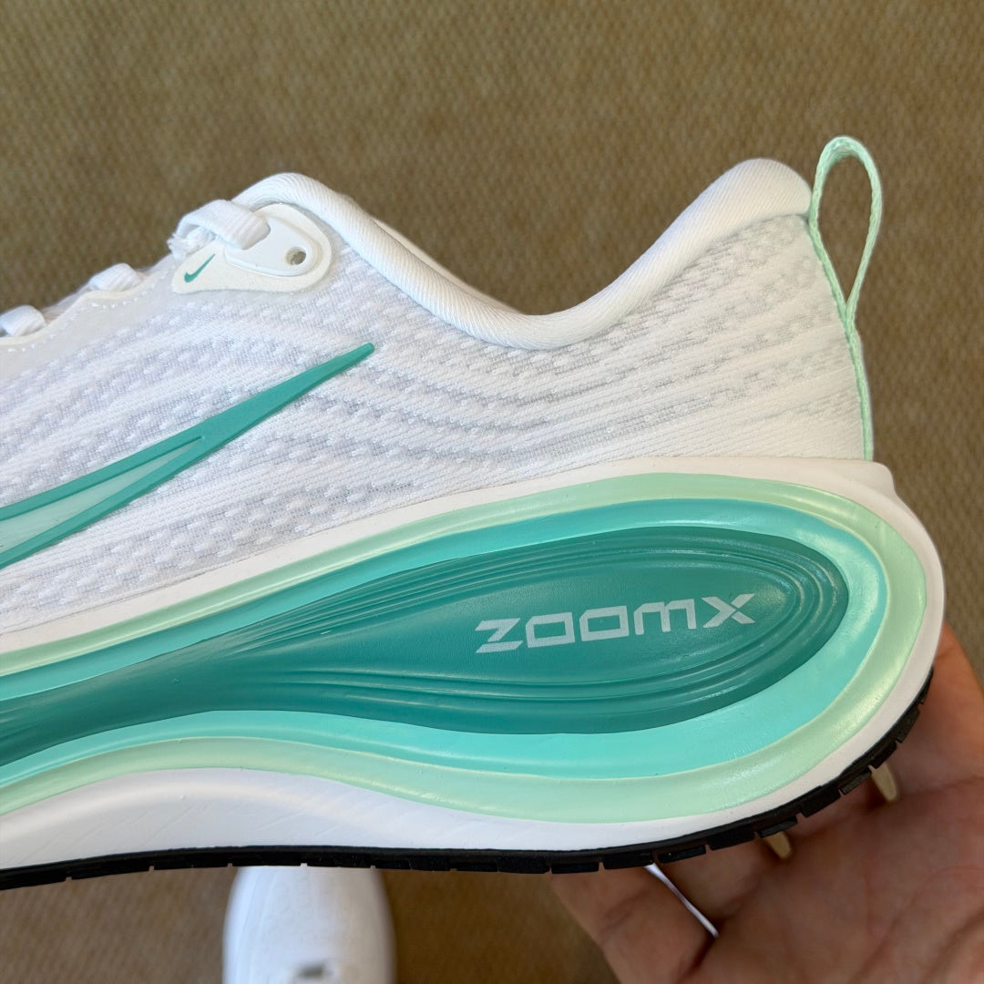 Nike Vomero 18 - White/Light Menthe