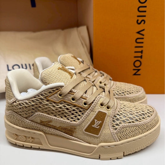 Tenis Louis Vuitton LV Trainer em ráfia bege