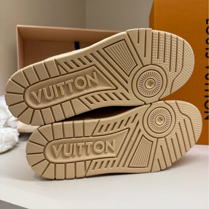 LV Trainer em ráfia bege