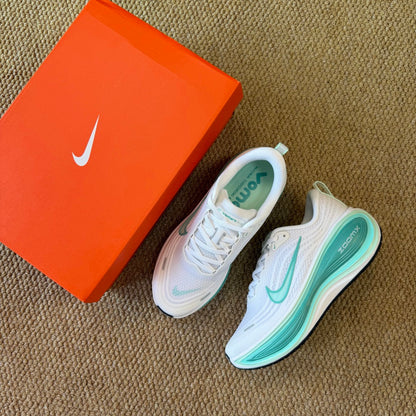 Nike Vomero 18 - White/Light Menthe