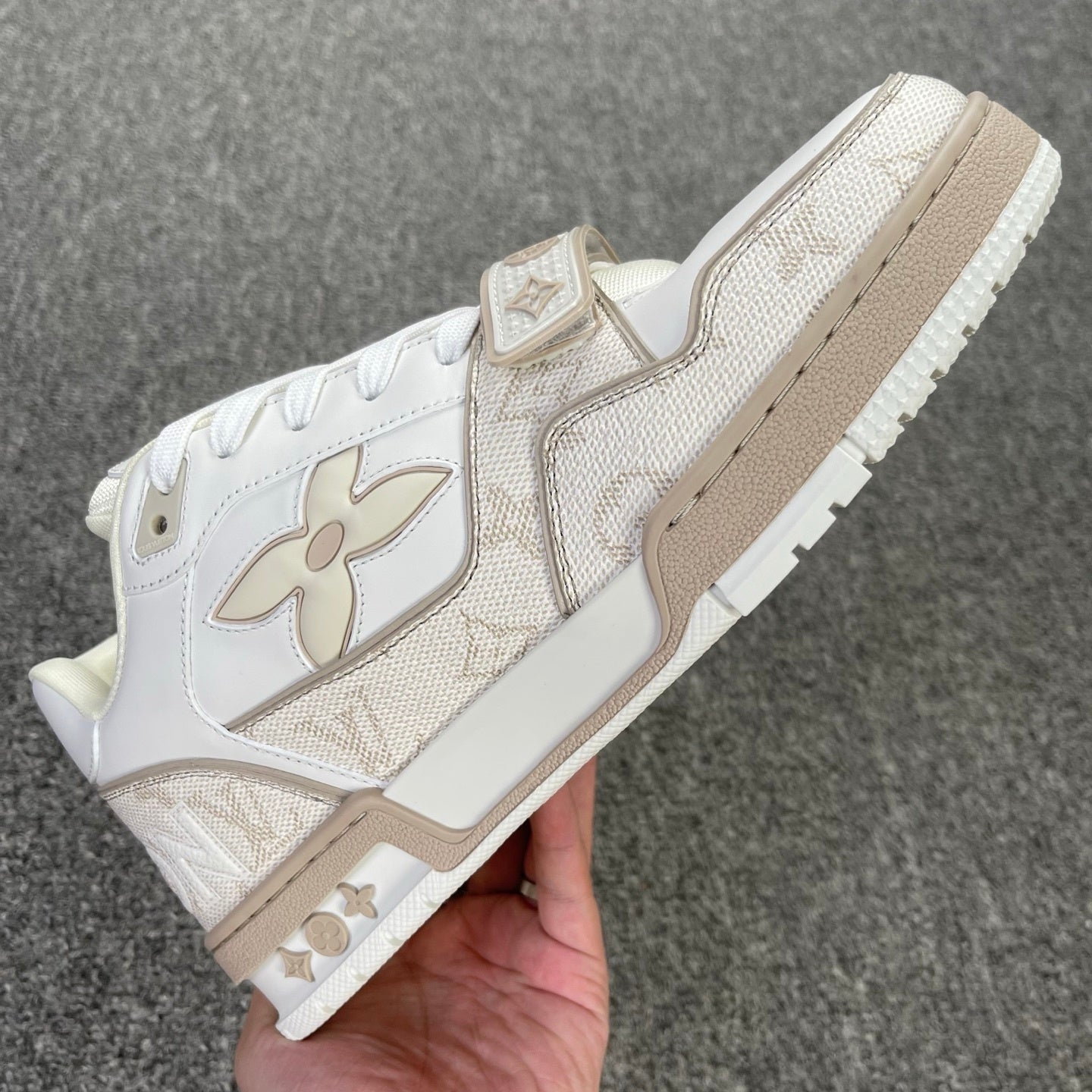 Louis Vuitton Trainer Velcro Rose