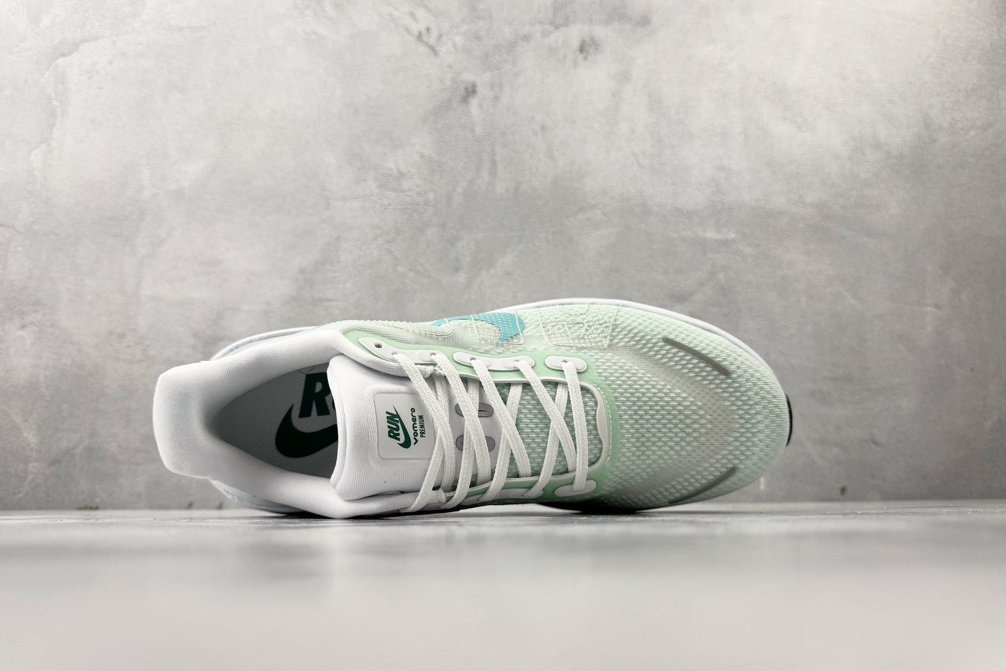 Nike Vomero Premium "Mint & Blue"