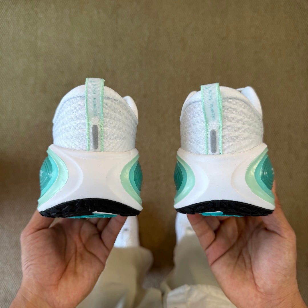 Nike Vomero 18 - White/Light Menthe