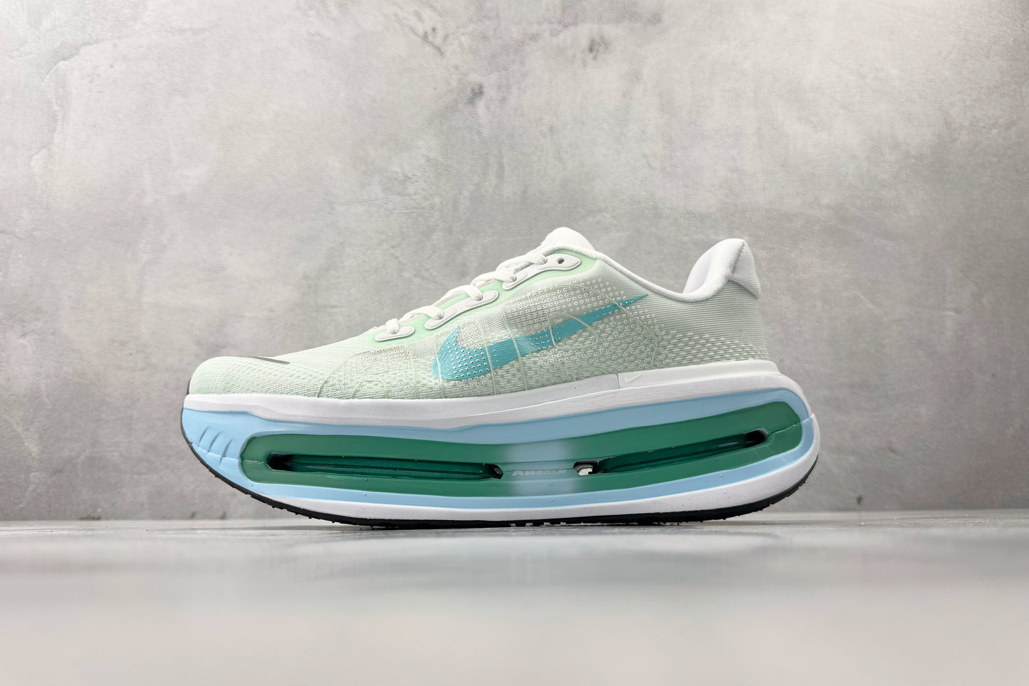 Nike Vomero Premium "Mint & Blue"