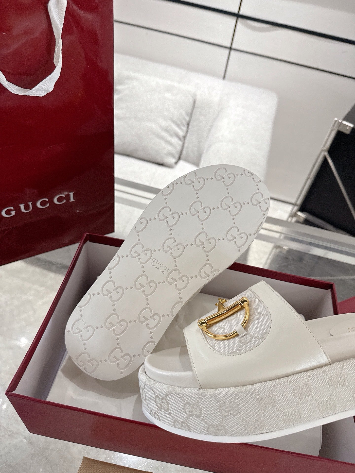 Chinelo Gucci Big D Half Horseclip Thick Bottom Branco