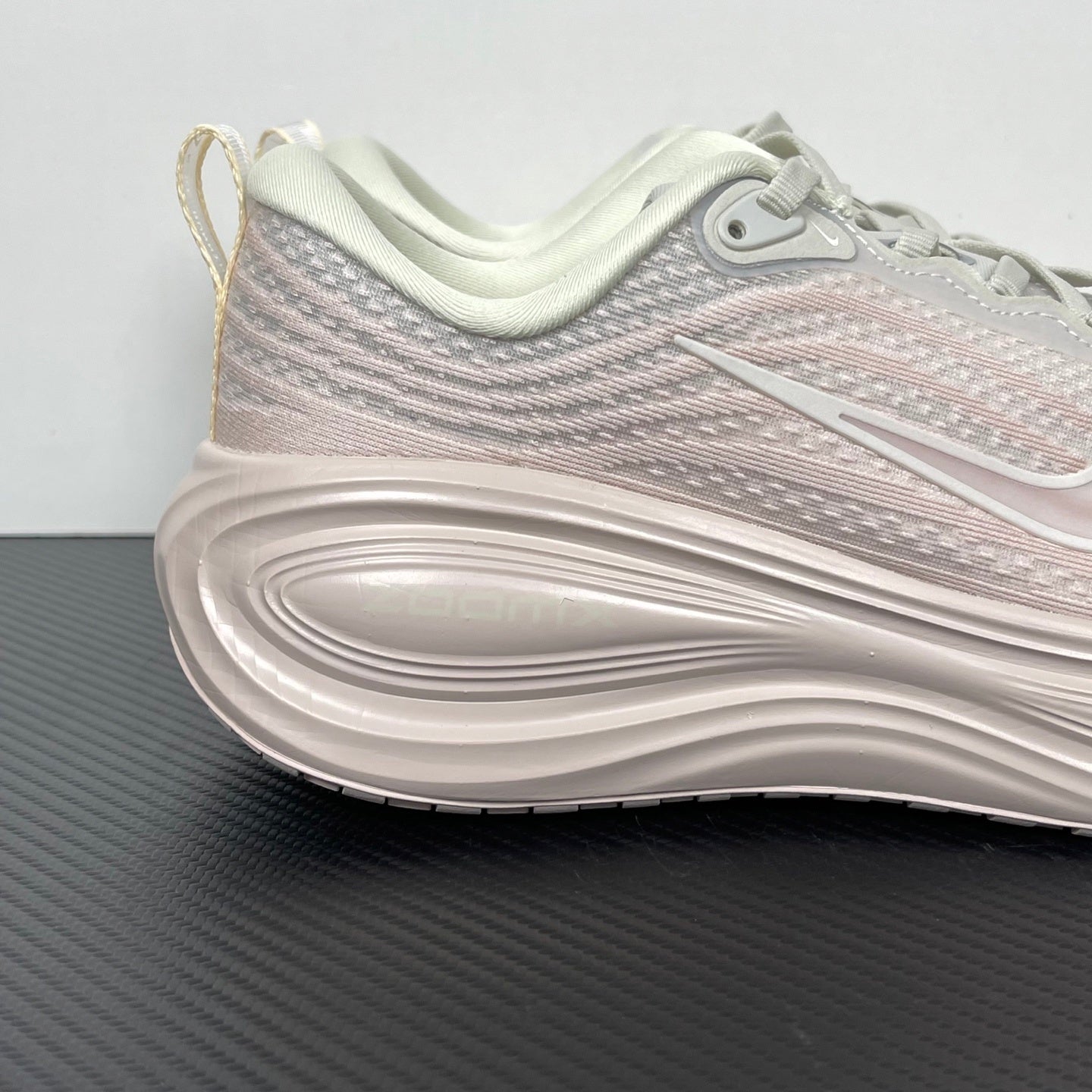 Nike Vomero 18 - Light Orewood Brown