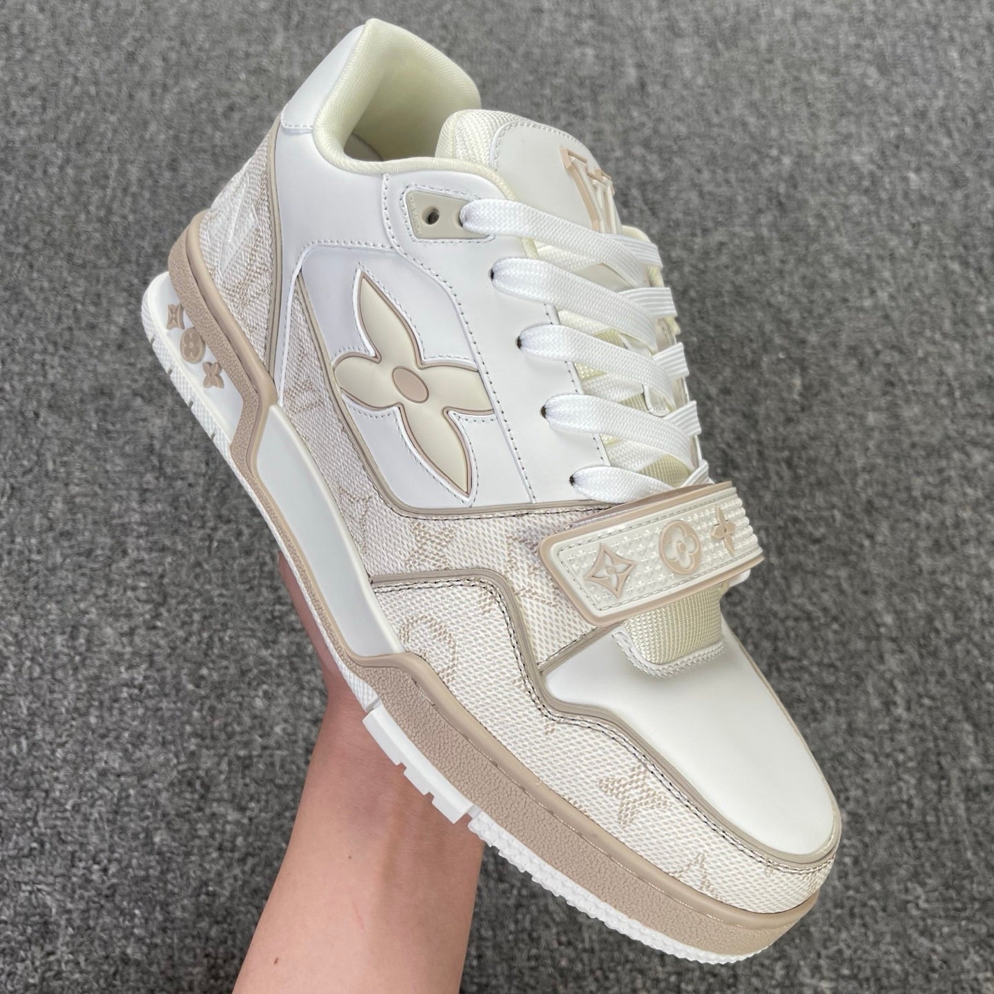 Louis Vuitton Trainer Velcro Rose