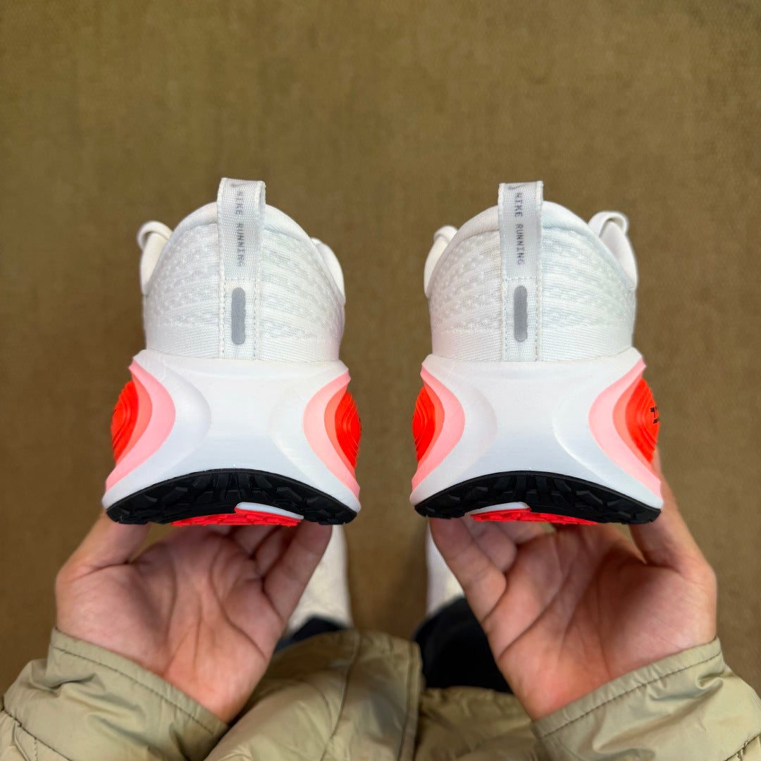 Nike Vomero 18 - White/Bright Crimson