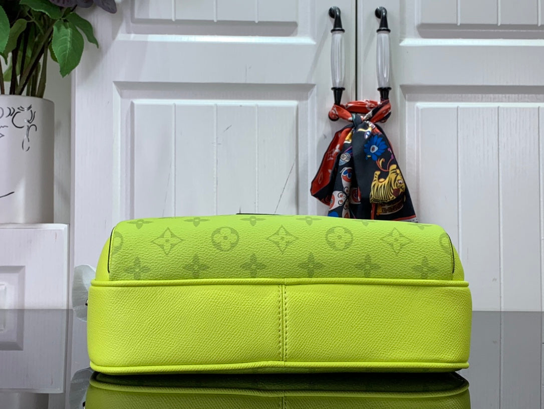 Bag Lv Yellow Monogram Taïgarama Outdoor Messenger