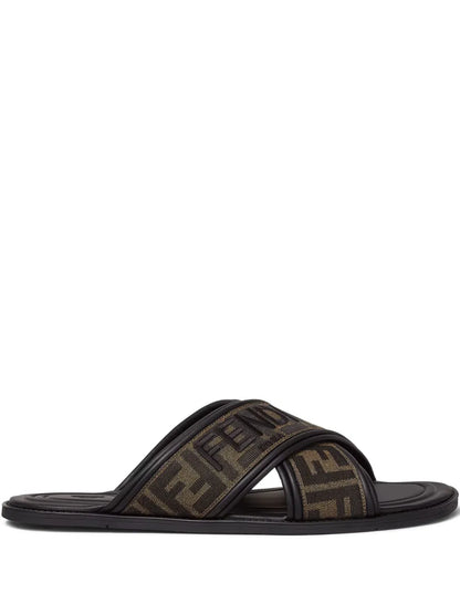 Chinelo  Fendi Brown Logo