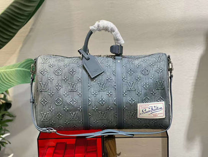 Louis Vuitton Monogram Luxury Zipper Style Medium Travel Bag Keepall