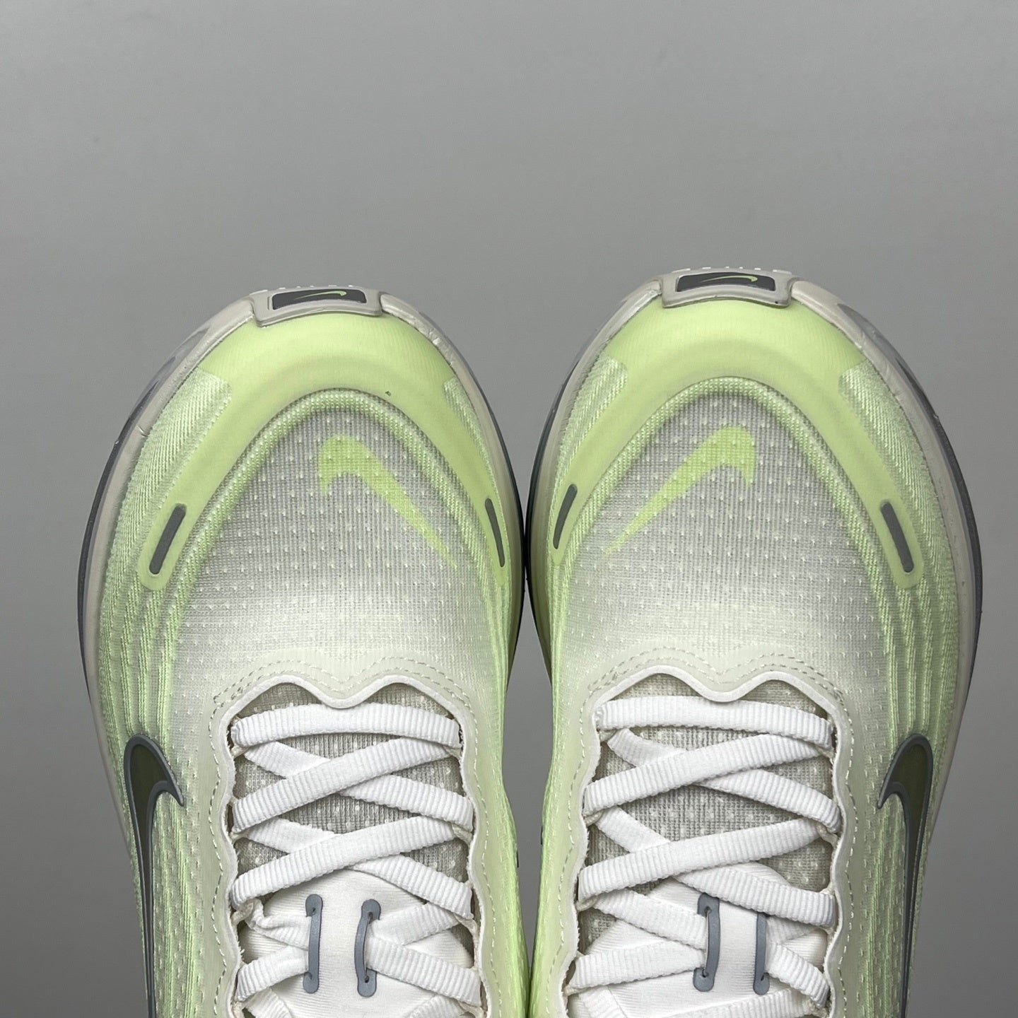 Nike Vomero 18 - Volt/Metallic Silver