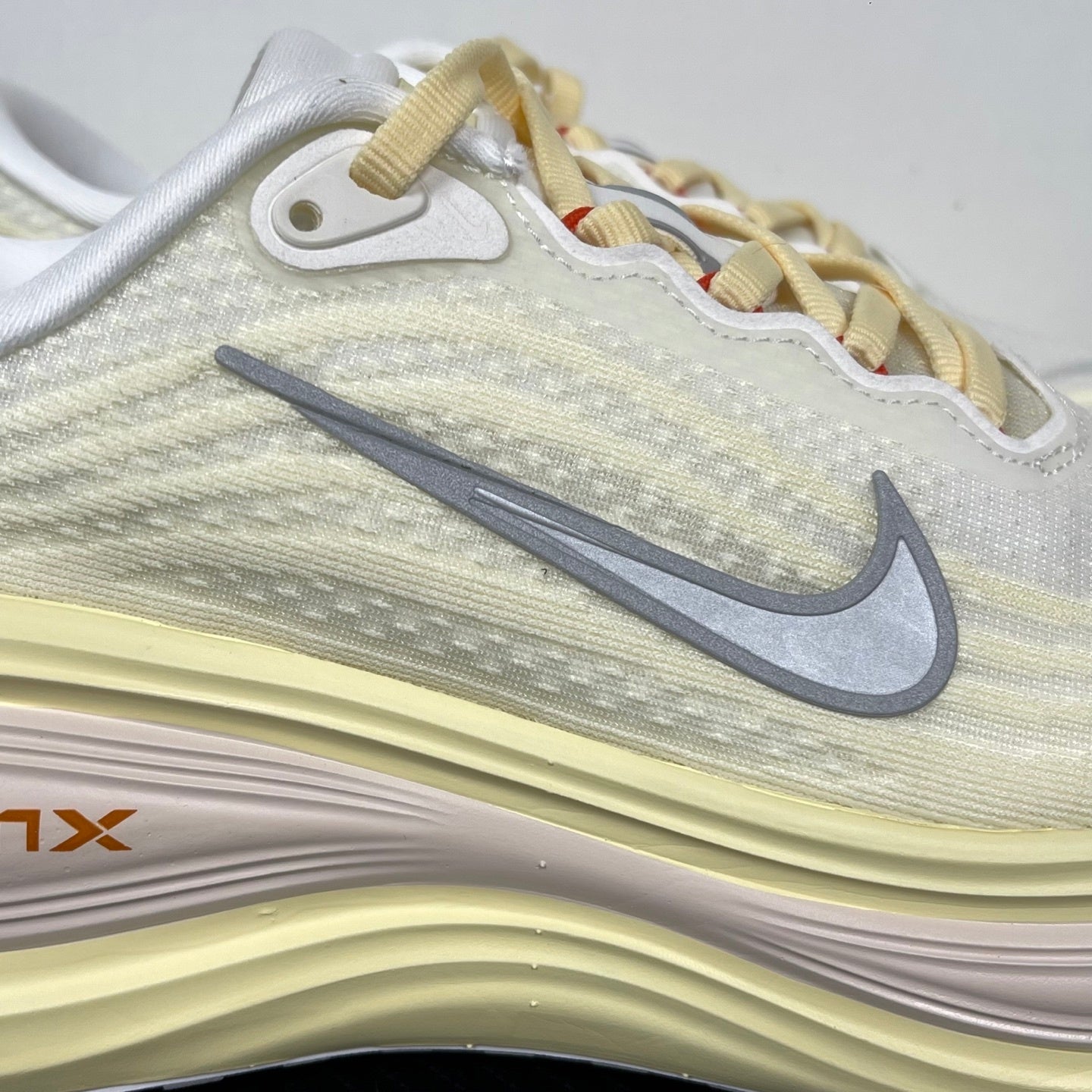 Nike Vomero 18 - Sail/Light Cream
