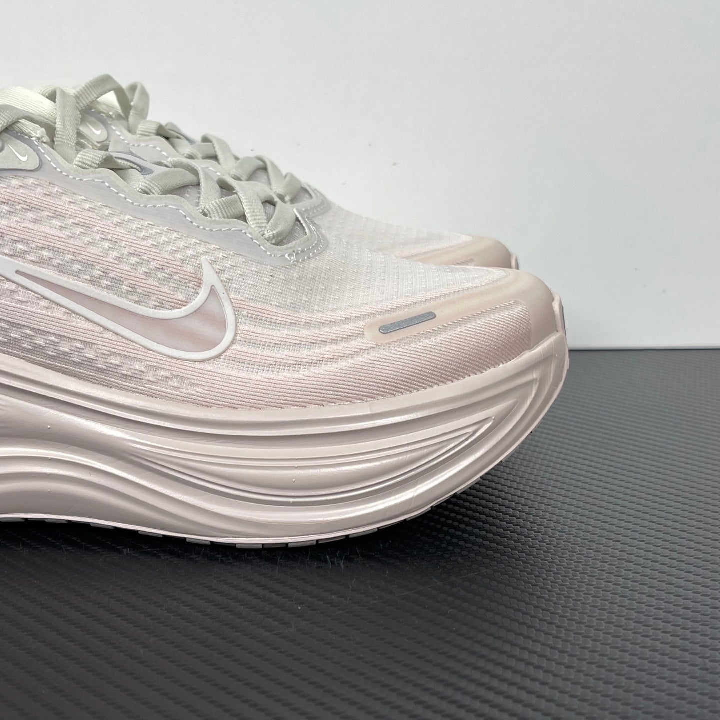 Nike Vomero 18 - Light Orewood Brown