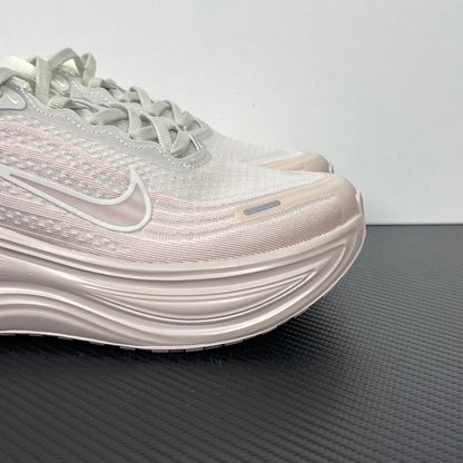 Nike Vomero 18 - Light Orewood Brown