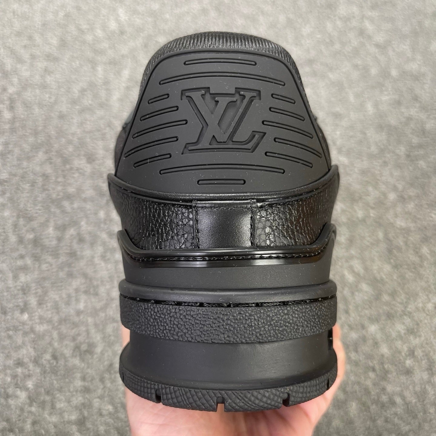 Tenis Louis Vuitton Trainer Arch Light Black