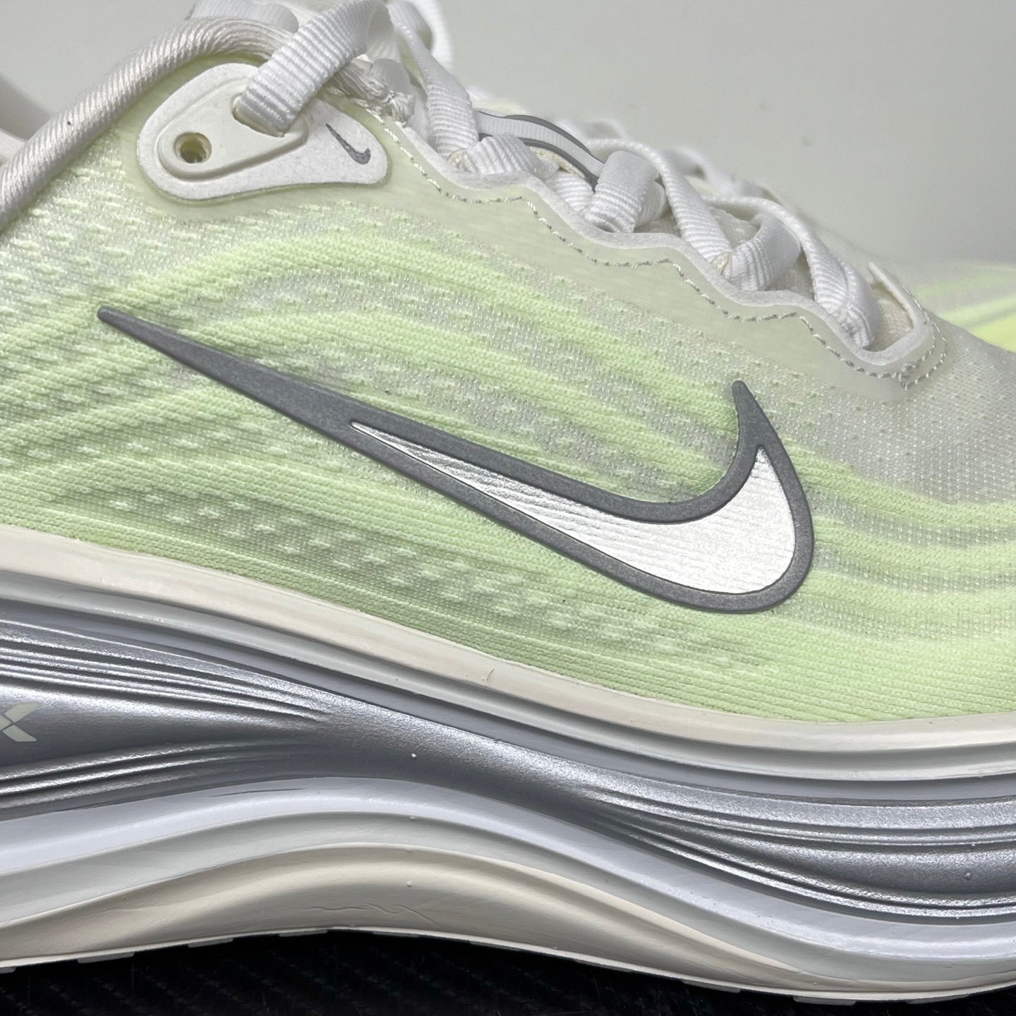 Nike Vomero 18 - Volt/Metallic Silver