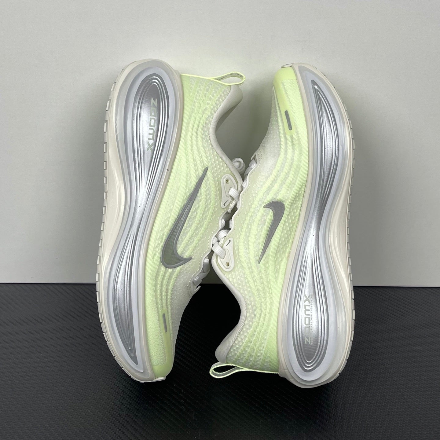 Nike Vomero 18 - Volt/Metallic Silver