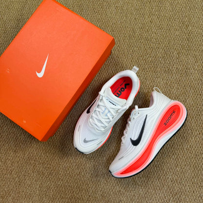 Nike Vomero 18 - White/Bright Crimson