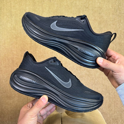 Nike Vomero 18 - Triple Black