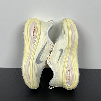 Nike Vomero 18 - Sail/Light Cream