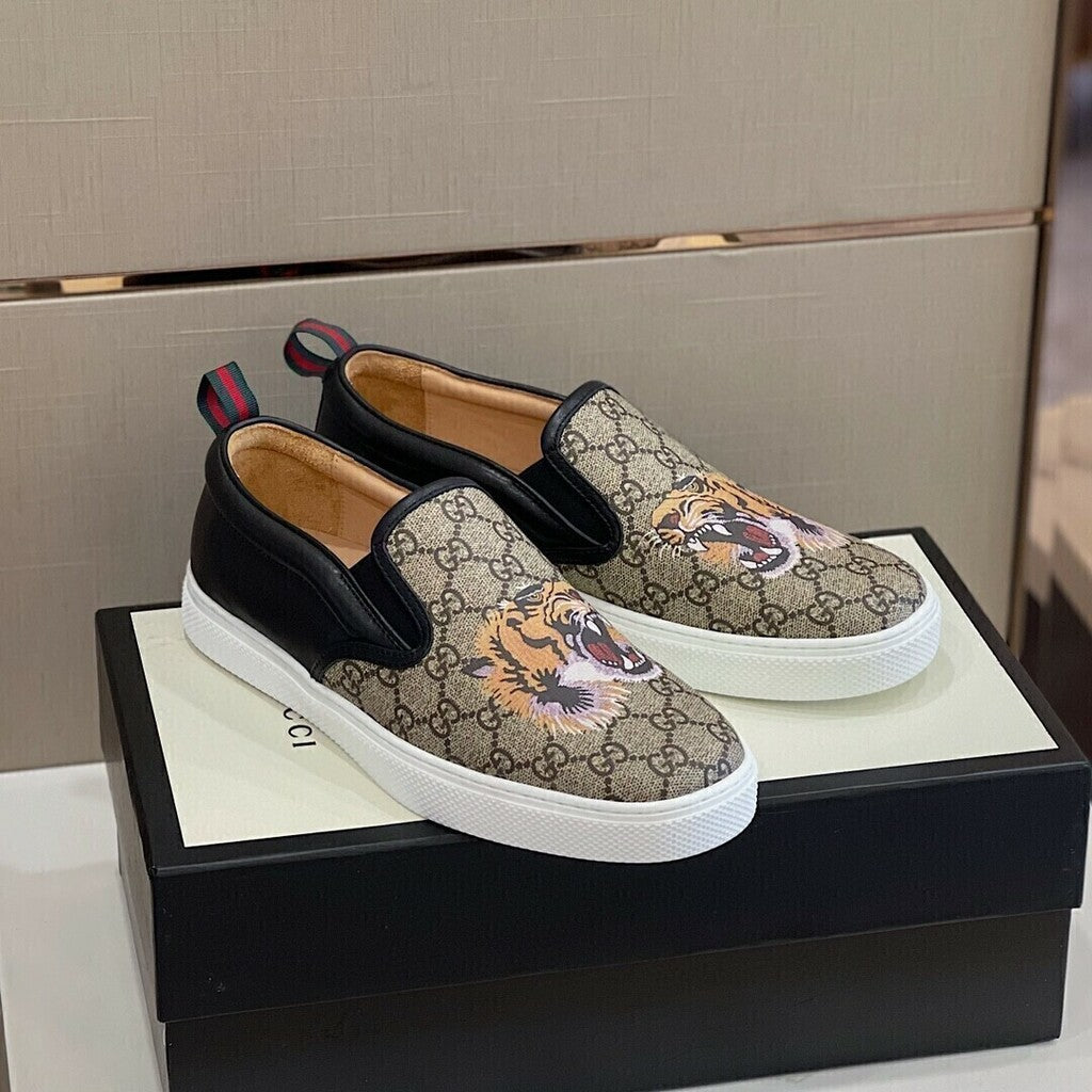 GUCCI GG Supreme Tiger Slip On