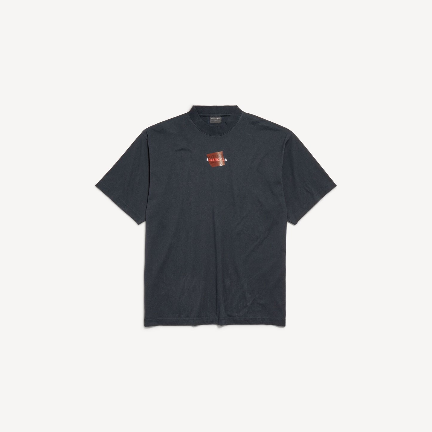 Camiseta Balenciaga Back Medium Fit in Preto Desbotado/branco/vermelho