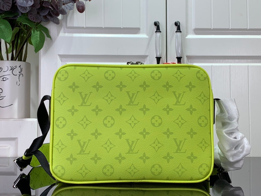 Bag Lv Yellow Monogram Taïgarama Outdoor Messenger