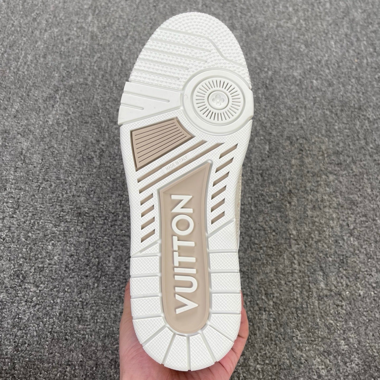 Louis Vuitton Trainer Velcro Rose