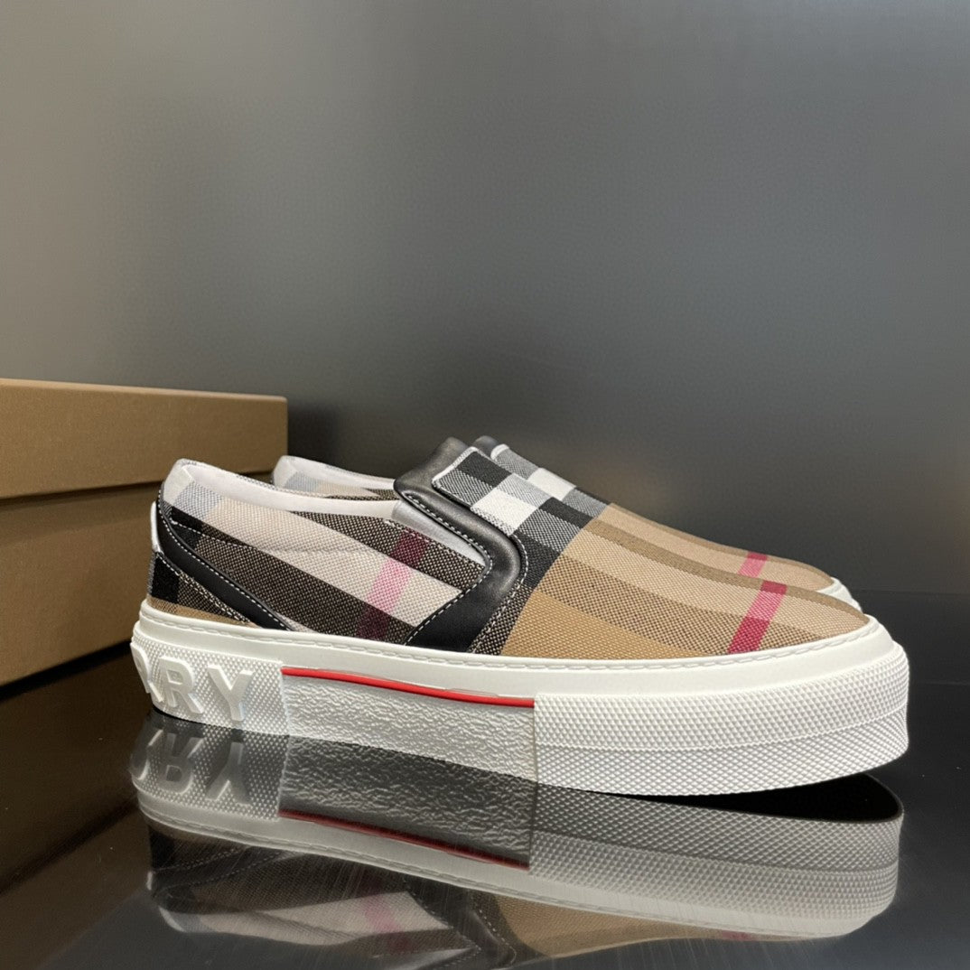 Tênis Slip-on Burberry