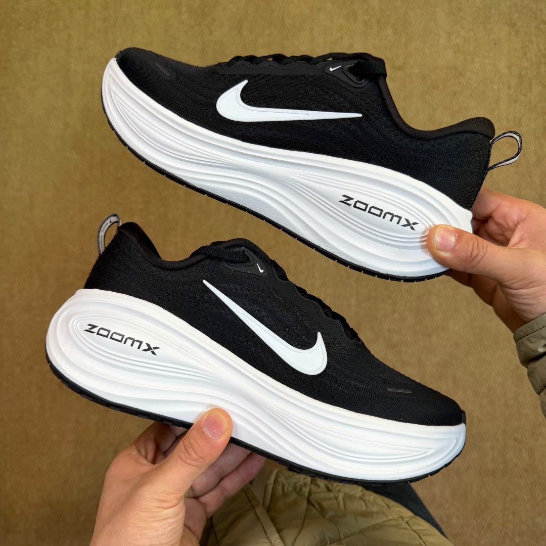 Nike Vomero 18 - Black/White
