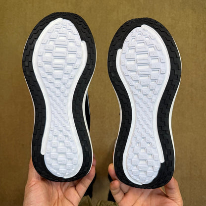 Nike Vomero 18 - Black/White