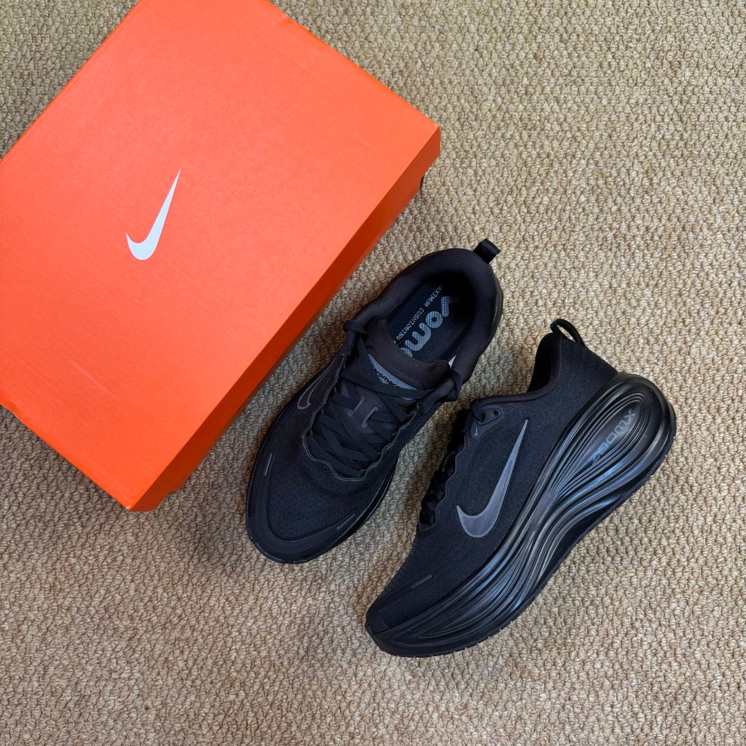 Nike Vomero 18 - Triple Black