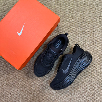 Nike Vomero 18 - Triple Black