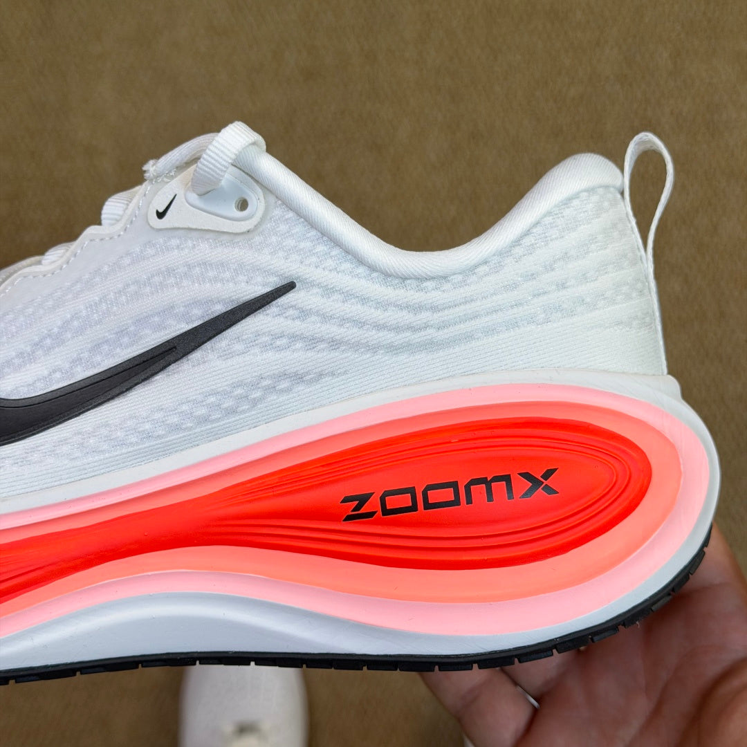 Nike Vomero 18 - White/Bright Crimson