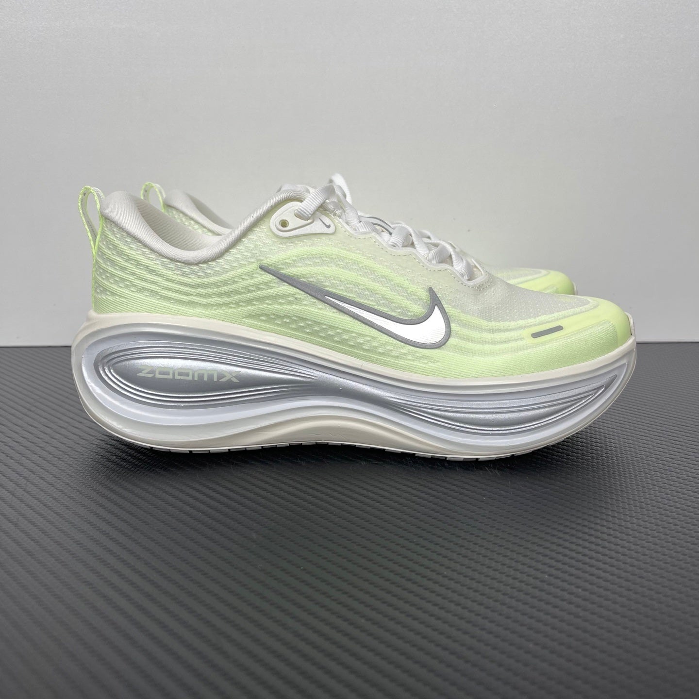 Nike Vomero 18 - Volt/Metallic Silver