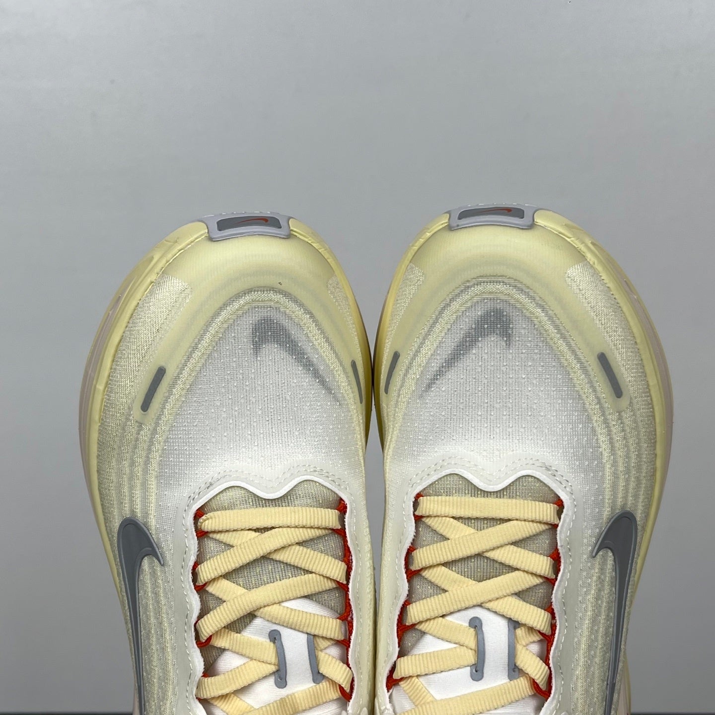 Nike Vomero 18 - Sail/Light Cream
