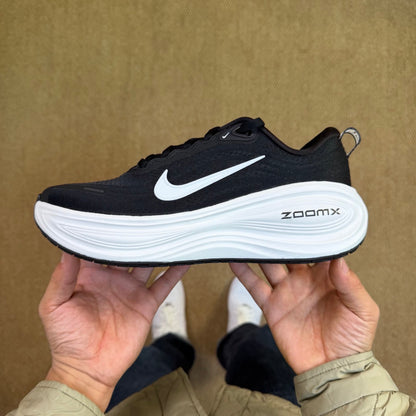 Nike Vomero 18 - Black/White