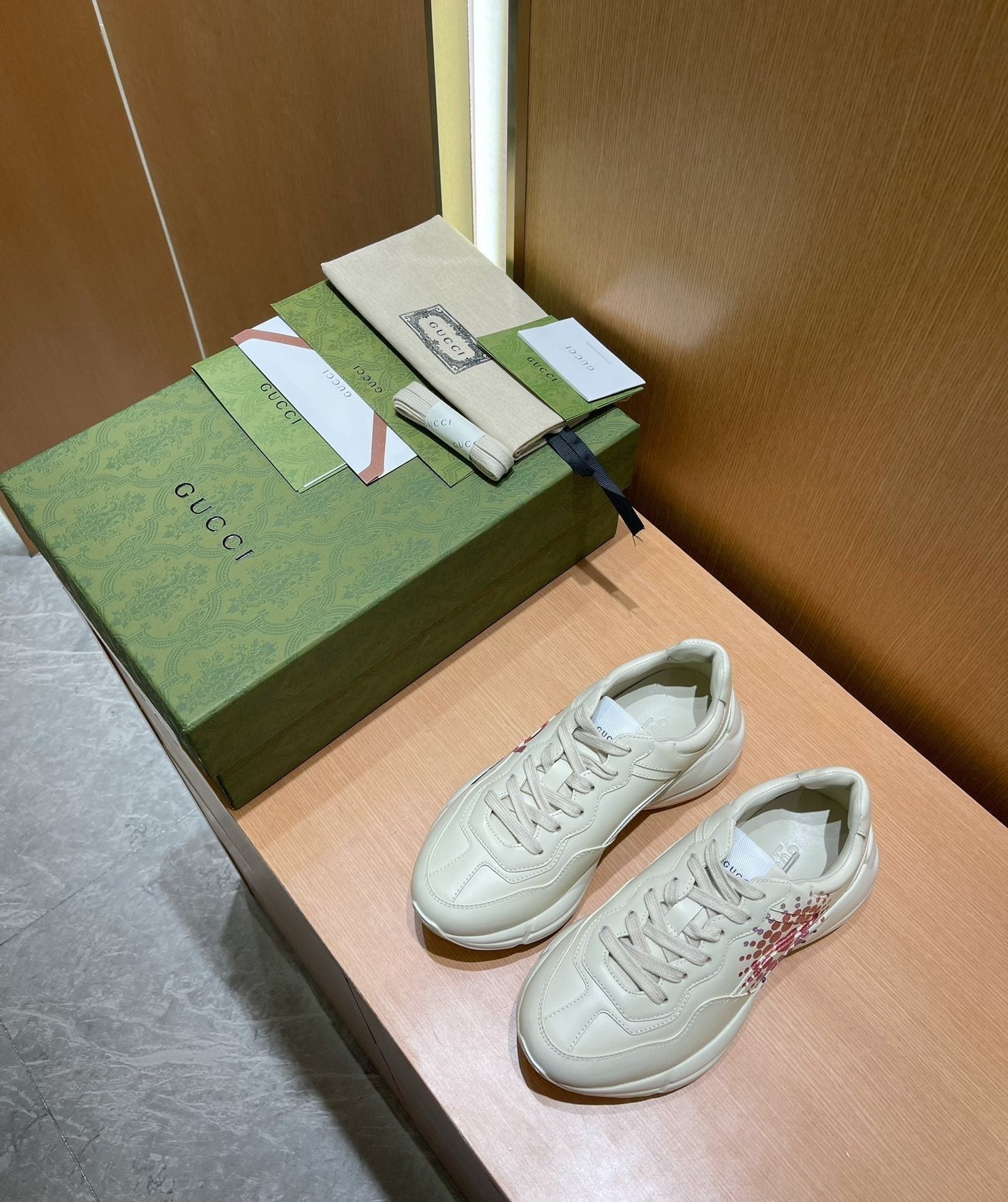 Gucci Rython GG Off White Love Parade