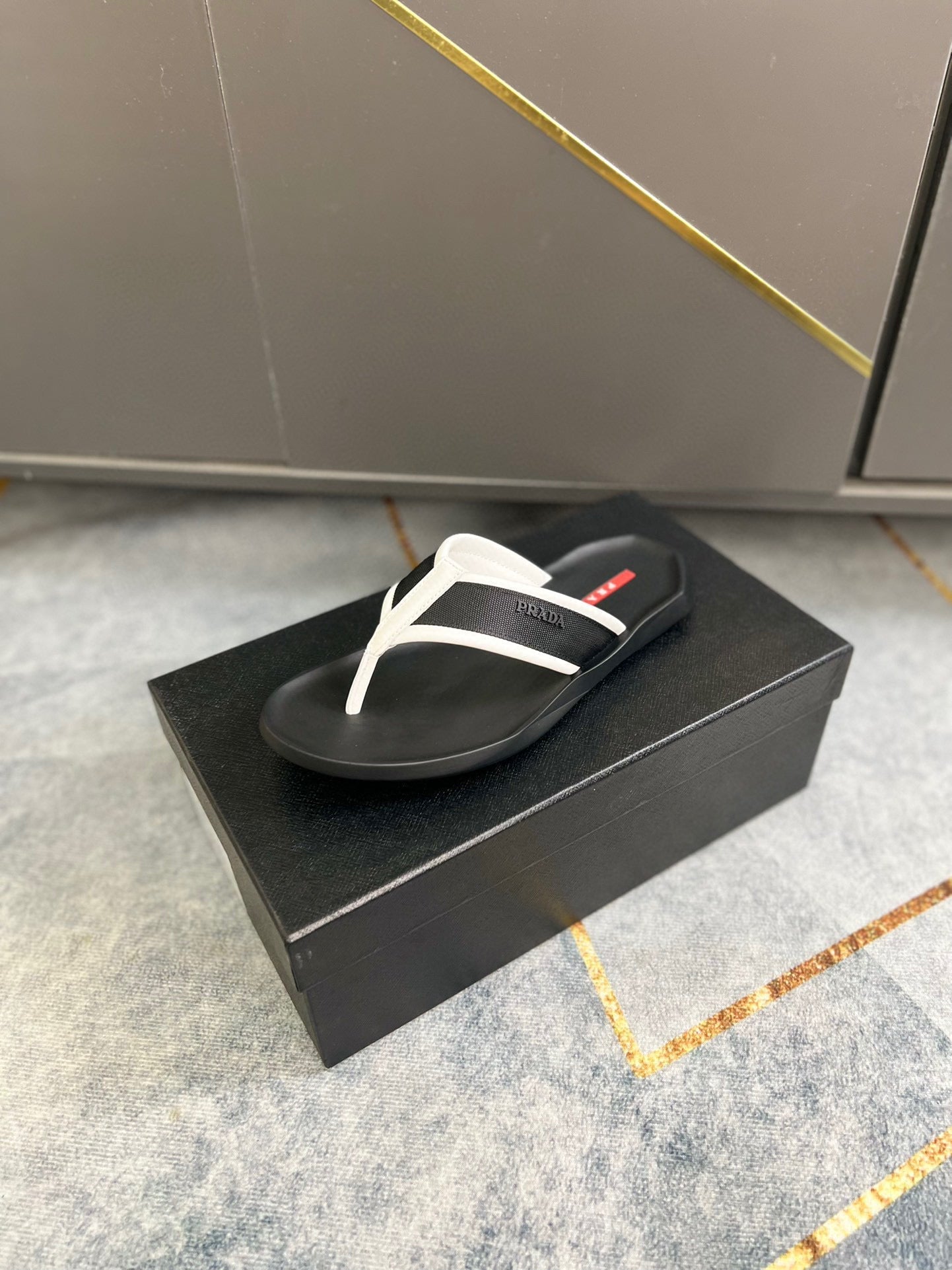 Prada Chinelo