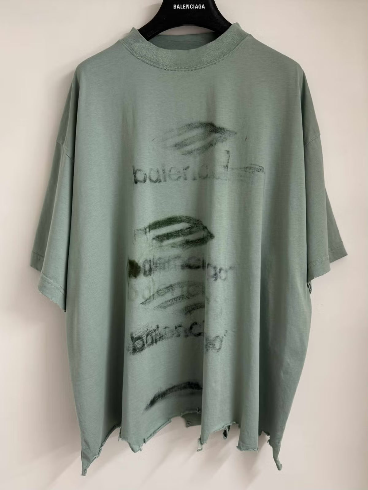 Camiseta Balenciaga Costurada Green